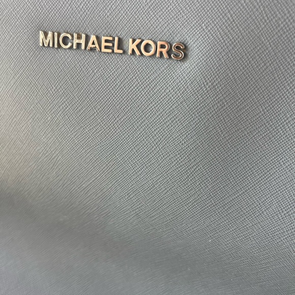 Michael Kors Jet Set Snap Pocket Tote Bag - Picture 15 of 16